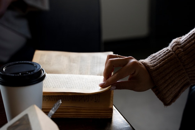 如何去除虾头上的黑色物