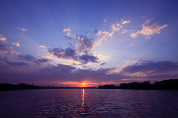 马桶和洗澡下水的主下水是通用的吗？